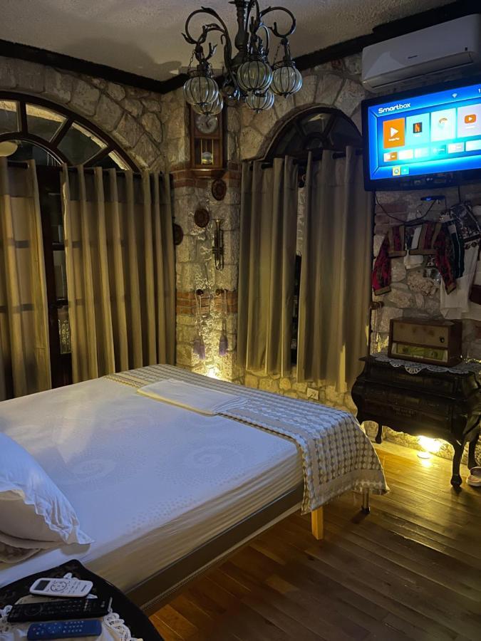 Hotel Solomon&Sons à Dhërmi Extérieur photo